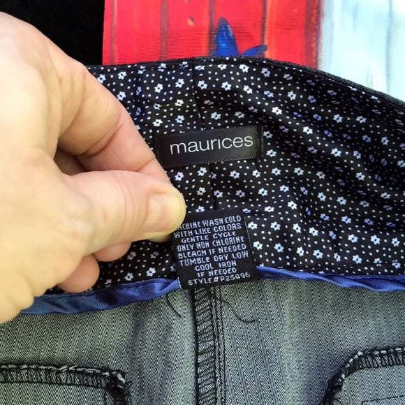 Maurices Charcoal Gray Black Striped Capris Shorts Juniors 11/12 Floral Lining - Picture 13 of 14